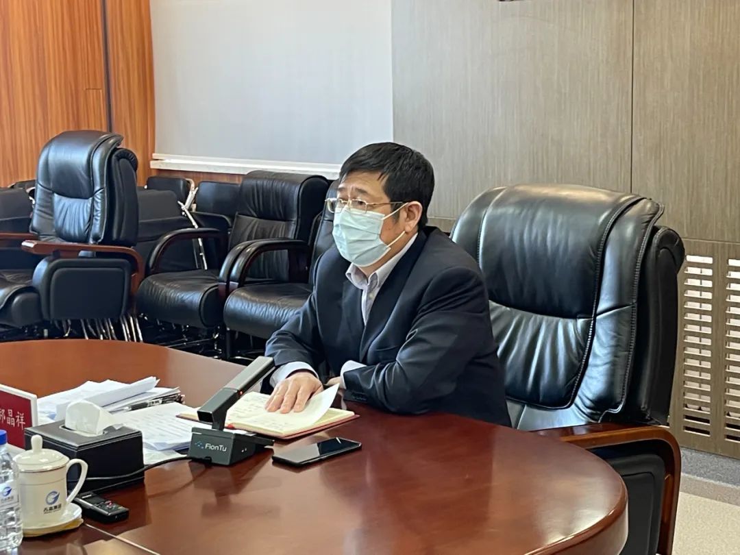 突出战略定力、突出从严要求、突出守土尽责 慎终如始抓好疫情防控工作.jpg
