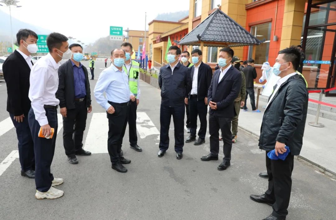 吉高集团党委书记、董事长郝晶祥督导国庆期间高速公路安全生产、疫情防控及保通保畅工作2.jpg