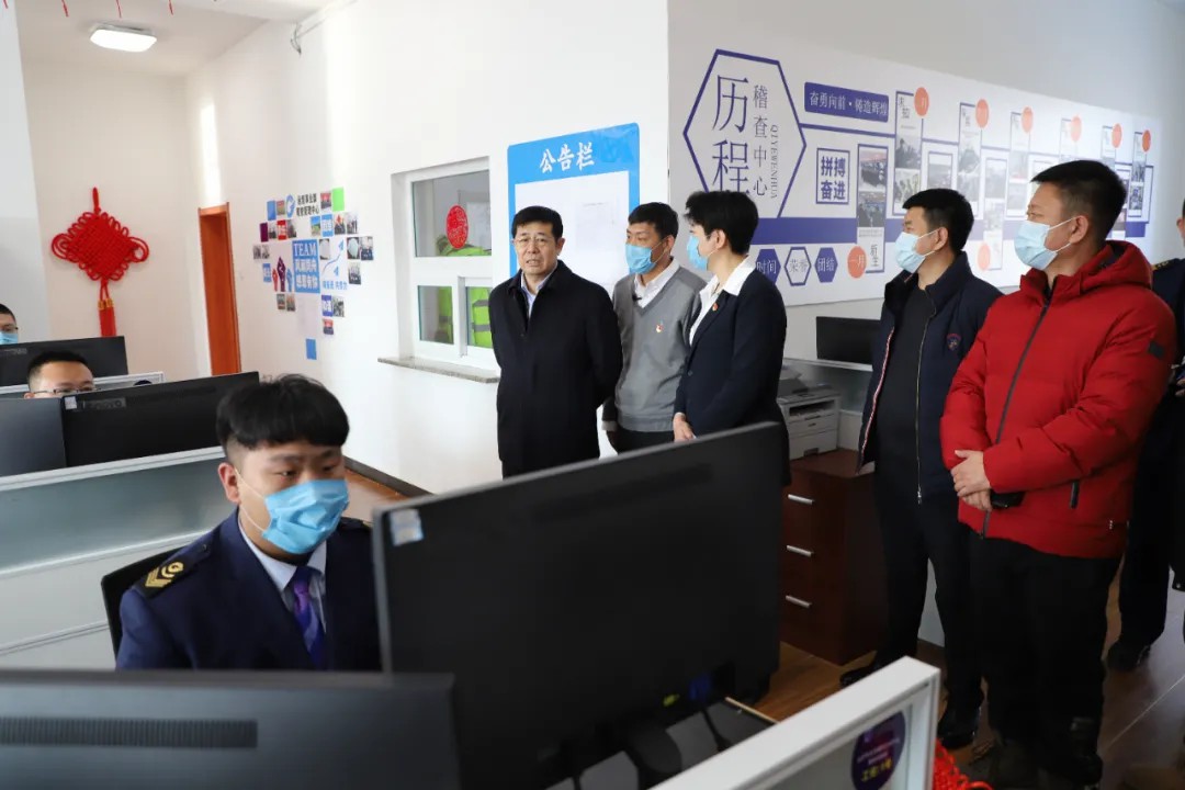 吉高集团党委书记、董事长郝晶祥大年初一调度全省高速公路通行情况并向全体干部职工拜年2.jpg