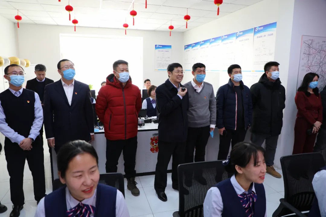 吉高集团党委书记、董事长郝晶祥大年初一调度全省高速公路通行情况并向全体干部职工拜年4.jpg