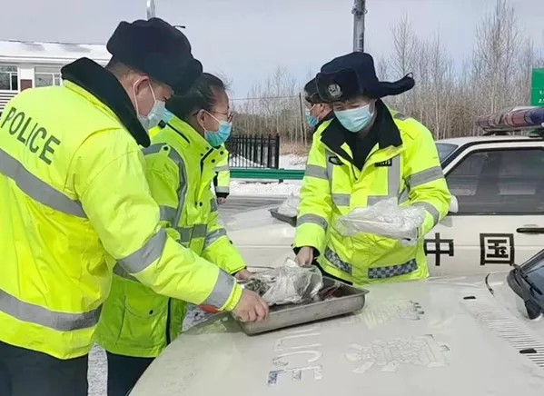 众志成城战疫情 志愿服务在行动1.jpg