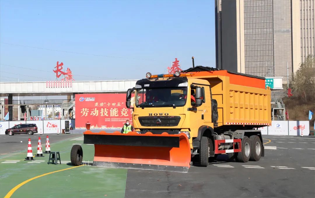 2022年“建功十四五、奋进新征程”劳动技能竞赛开赛13.jpg