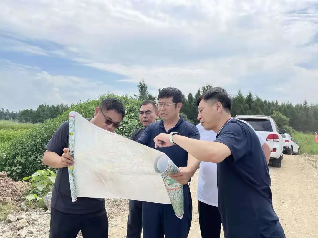 突出重点抓落实 全力加快项目建设进度1.jpg
